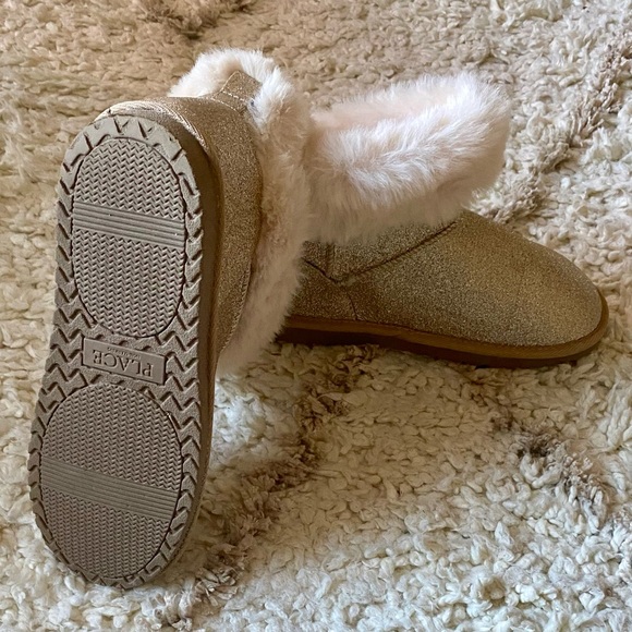 Like New! Children’s Place Sparkly Youth Ugg-Style Boot - Picture 5 of 6